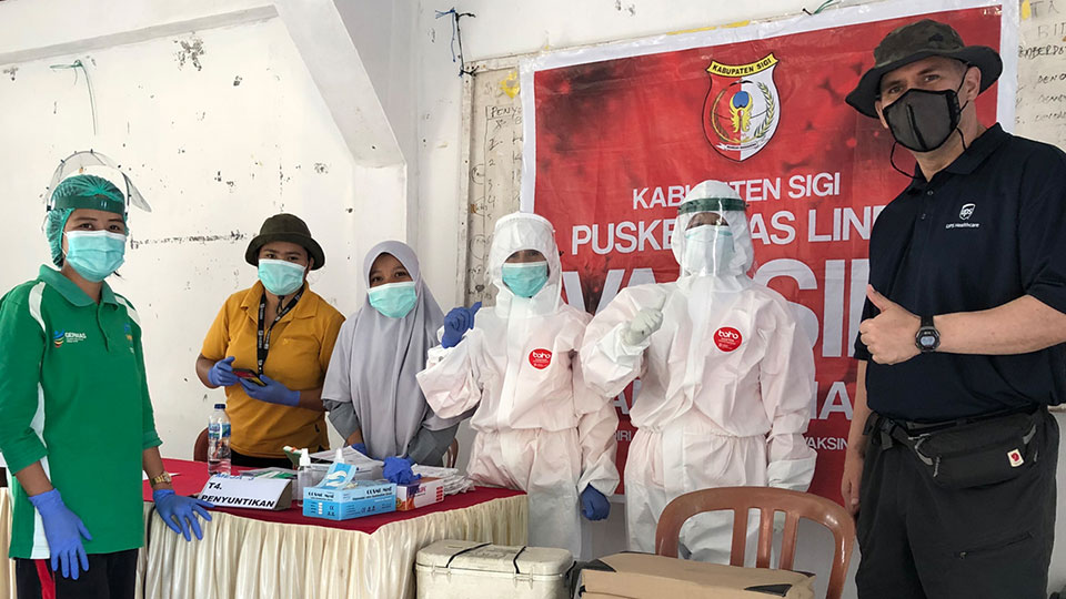 Vaccination teams receiving shipments Vaccination teams receiving shipments